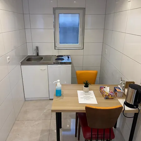 2 Stadtwohnung Mit Netflix Nahe Bahnhof Appartamento